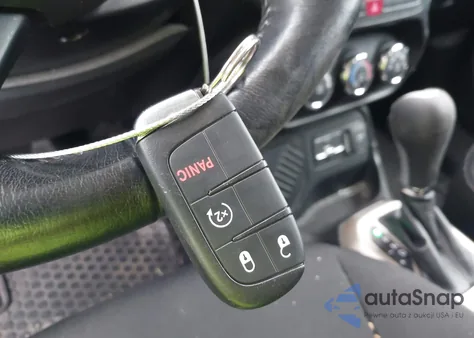 2017 Jeep Renegade Latitude Fwd z USA, uszkodzony, nr VIN ZACCJABB6HPF83565